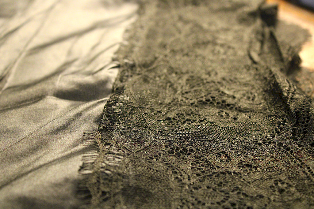 Intimate Silk with Lace Stole - Mawlana Cashmere & Silk